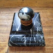 Encrier de bureau ancien marbre noir Art Déco (années 20-40) + plume offerte. 