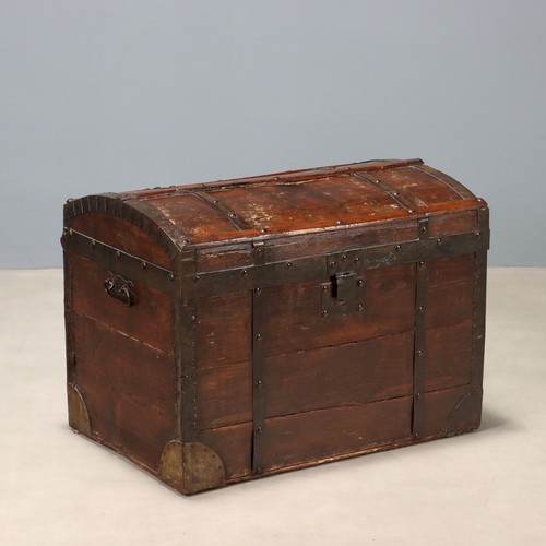Coffre ancien chêne - chêne, teinté