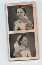 ANCIENNE PHOTOGRAPHIE DUO PETITES PHOTOS D'INFIRMIERE PRENANT LA POSE EN TENUE