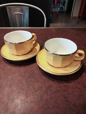 Deux grandes tasses café - deux,