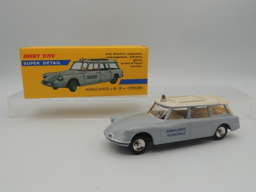 Dinky toys ambulance id 19 - dinky,