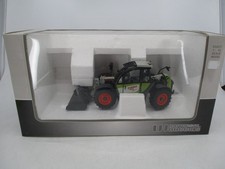 J925 UNIVERSAL HOBBIES 1/32 TRACTEUR AGRICOLE CLAAS SCORPION GODET REF 2667U