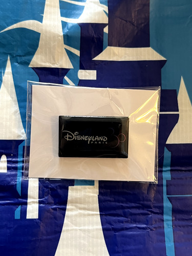Disneyland paris pin trading - disneyland,