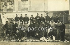 MILITAIRES vers 1910 avec pic pioche bicyclette carte photo