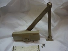 Groom de marque LEVASSEUR ferme porte? vintage dans son Jus.