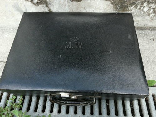 Ancienne valise nécessaire