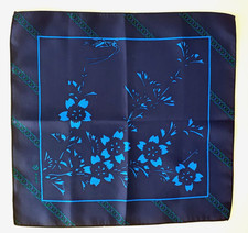 CARRE POCHETTE / REGIE