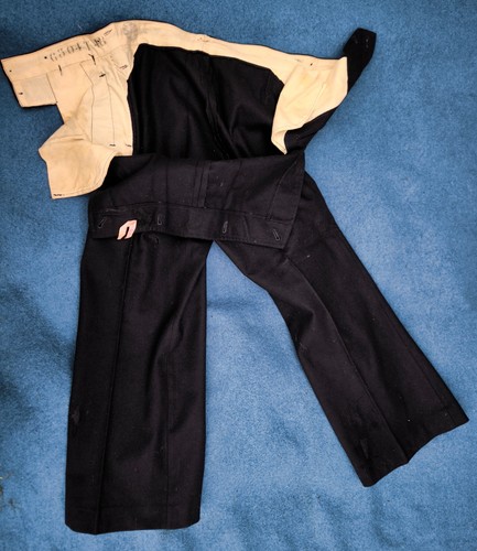 Pantalon matelot daté 1945