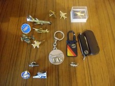 lot de pin's , porte clef , 