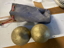 2 boules de petanque en laiton sacoche petanque deco jeu ete 