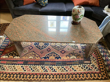 Table basse en granit rose