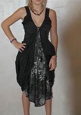 adorable robe noire en soie