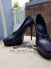 TRES BEAUX ESCARPINS (38) BURBERRY ( +de 350euros) 
