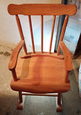 Rocking Chair en Bois Pour Enfant Bon Etat (H = 64cm / P = 55 cm / L = 40 cm)