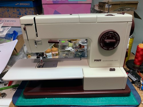 Pfaff 1217 sewing - , machine