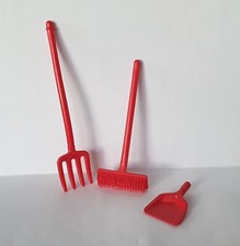 LOT DE 3 OUTILS ROUGES POUR FERME JARDIN PLAYMOBIL...