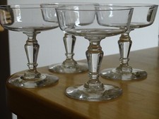 BACCARAT 4 ANCIENNES COUPES A CHAMPAGNE SERVICE UNIS CRISTAL  JAMBE BALUSTRE