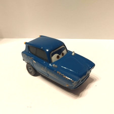 voiture Disney Pixar Cars tomber car  TOMICA tombe C 33  5,5 cm ( 1 )