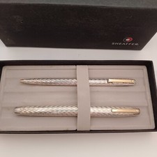 Ensemble fontaine et stylo