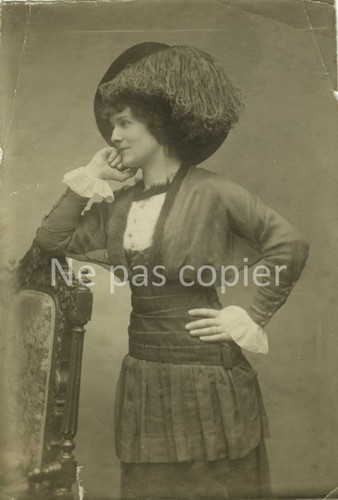 Portrait femme vers - de,