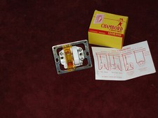 Interrupteur Va et Vient à voyant  du modèle Chambord Legrand réf: 87091