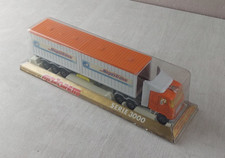 Ancien camion avec portes