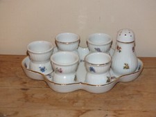 + Service à oeuf, plateau salière et coquetiers en porcelaine Limoges fleurs +