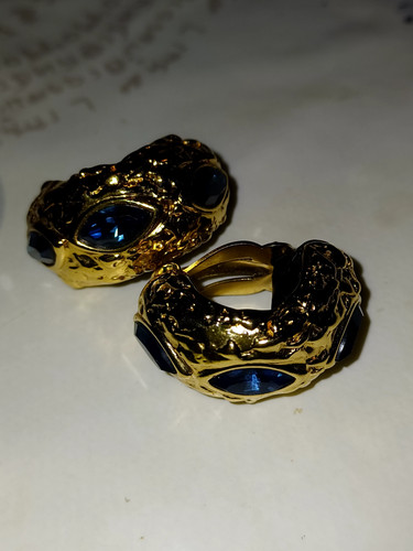 Boucles oreilles yves saint - d'oreilles,
