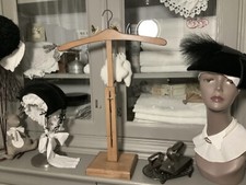 Ancien Porte Chapeau Réglable Valet de Magasin En Bois Patiné Et Ciré