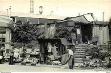 75 - Paris - Le Marché aux Puces - Eventaires sur le trottoir - Animée - Carte D