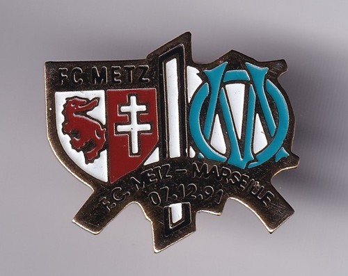 Rare pins pin football - pins,