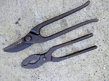 2 ANCIENNES  PINCE et CISAILLE zinc fer blanc