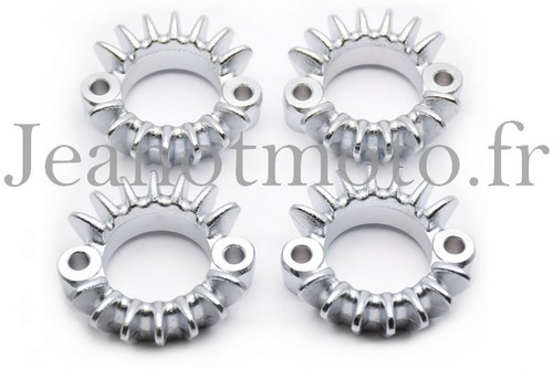 Quatre brides neuves
