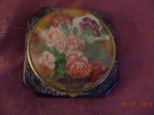 Poudrier metal bakelite - metal,