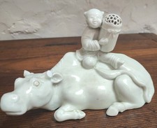 Rare République de Chine Sujet sur Buffle en Porcelaine Blanche Dehua. Bon état 