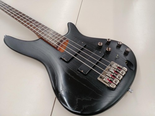 Guitare basse électrique