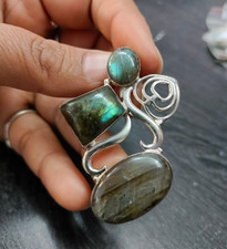 Pendentif pierre précieuse