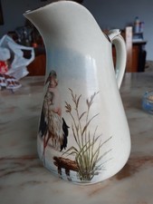 TRES ANCIENNE CRUCHE SARREGUEMINES DECOR BEBE ET CIGOGNES