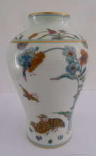 Vase en  porcelaine fleurie