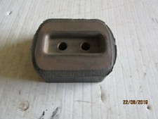 UN SILENTBLOC SUPPORT MOTEUR CITROEN TRACTION  (3)