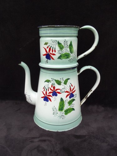 Ancienne grande cafetière - grande, en