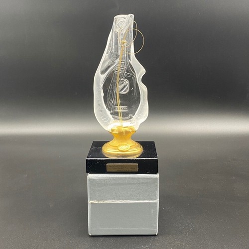 Une sculpeur guitare dali - sculpeur, de