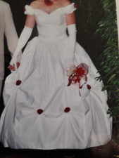 robe de mariée ancienne blanc cassé +chapeau +jupon et guêpière