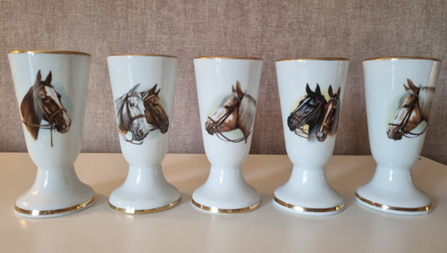 Lot tasses café sur - sur, pied