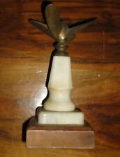 stèle monument Hélice bronze