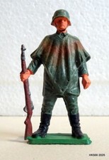 STARLUX 1/32 Allemand 39/45 soldat avec poncho