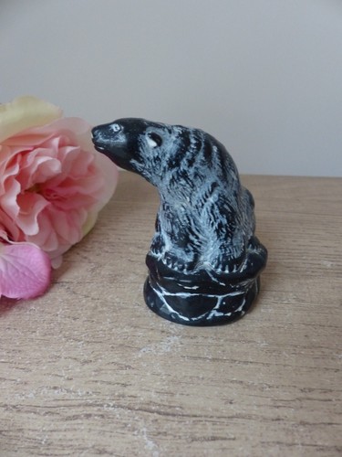 Sculpture ours noir assis