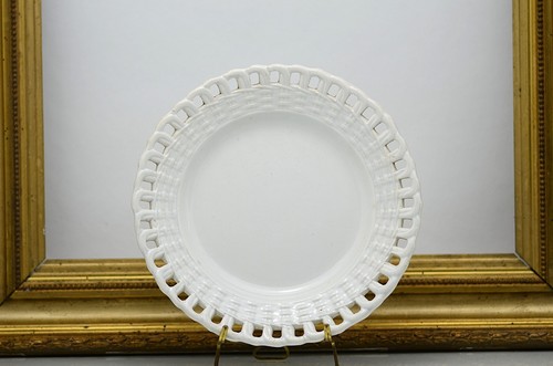 Belle assiette ajourée - belle,