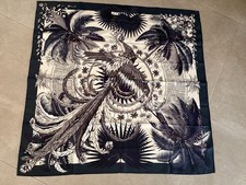 Sublime Et Authentique Foulard