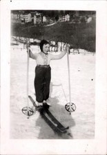 snapshot enfant faisant du ski mode tenue hiver neige février 1943 photo 